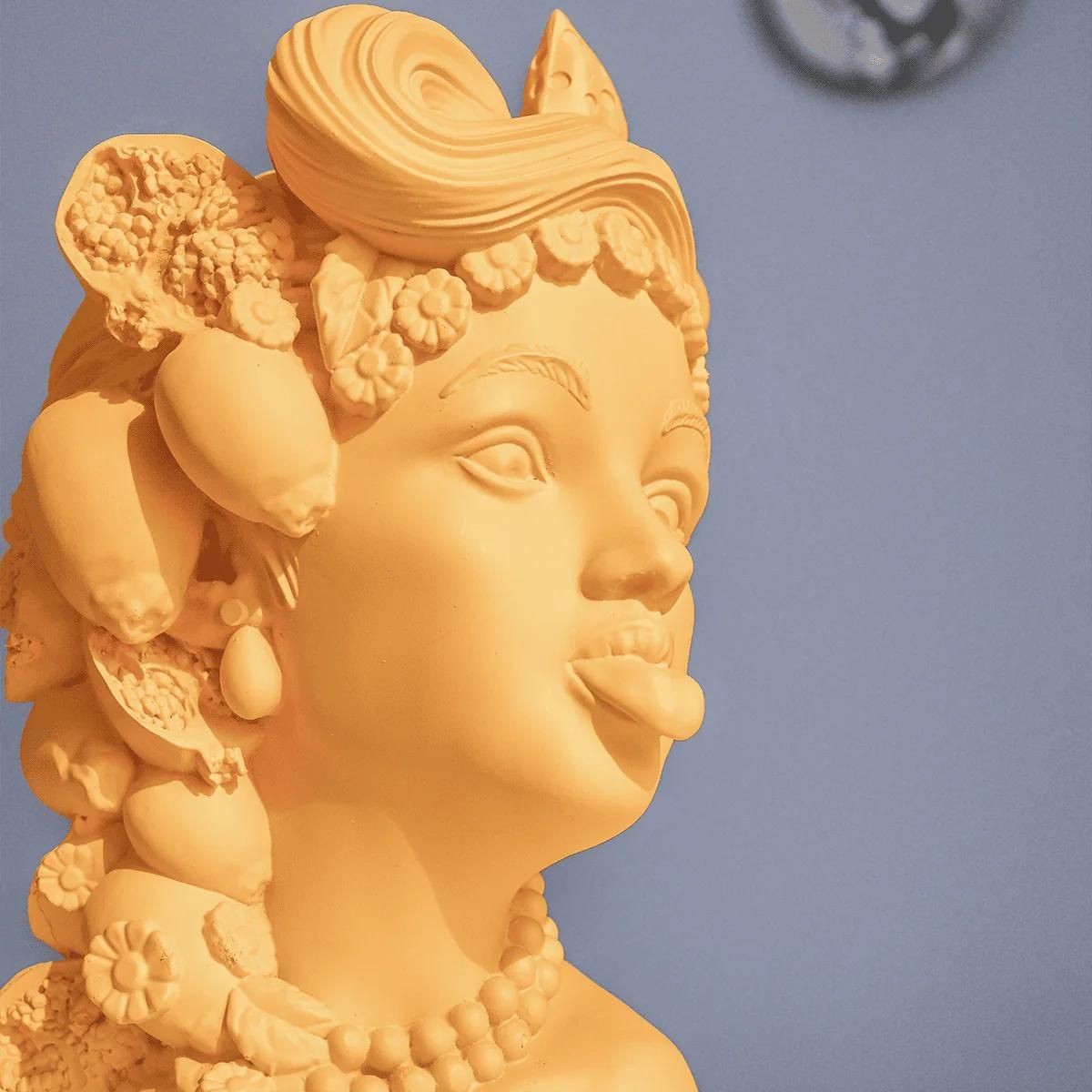 Testa - L`Irriverente Ocra Baci Milano