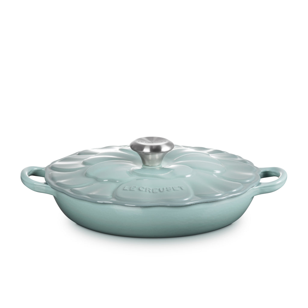 Tegame basso con coperchio a fiore in ghisa vetrificata 26 cm Le Creuset