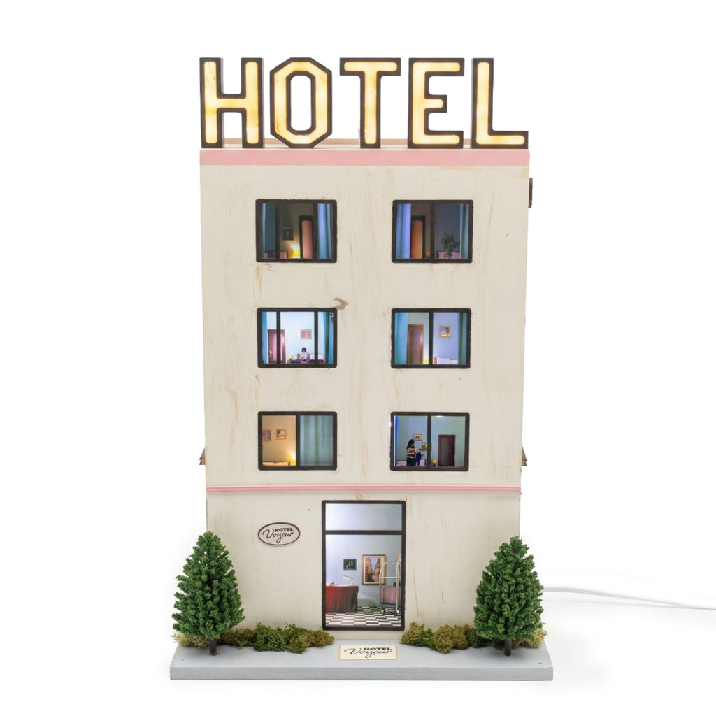 Lampada Artistica In Mdf Hotel Voyeur Seletti