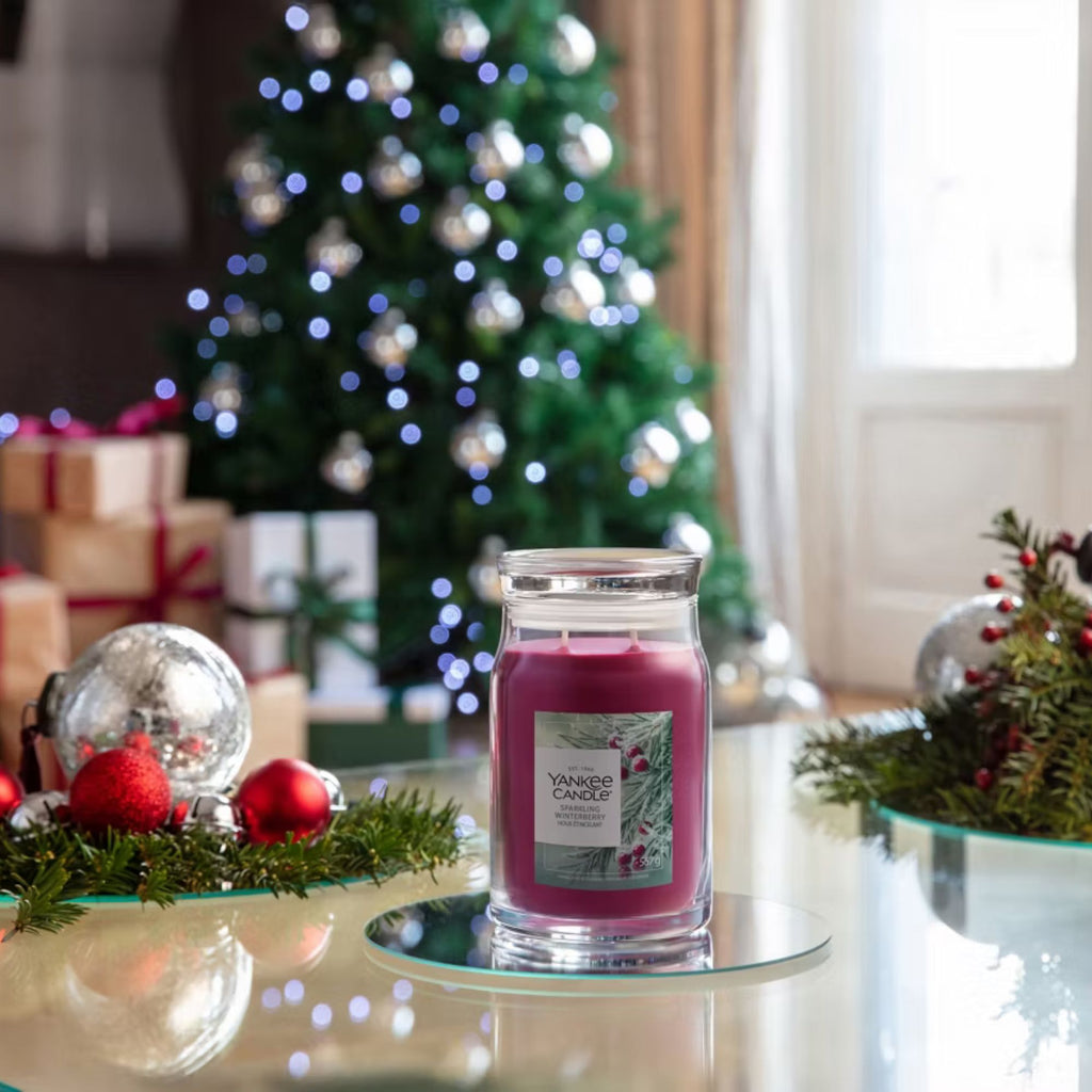 Candela Sparkling Winterberry 567g Yankee Candle