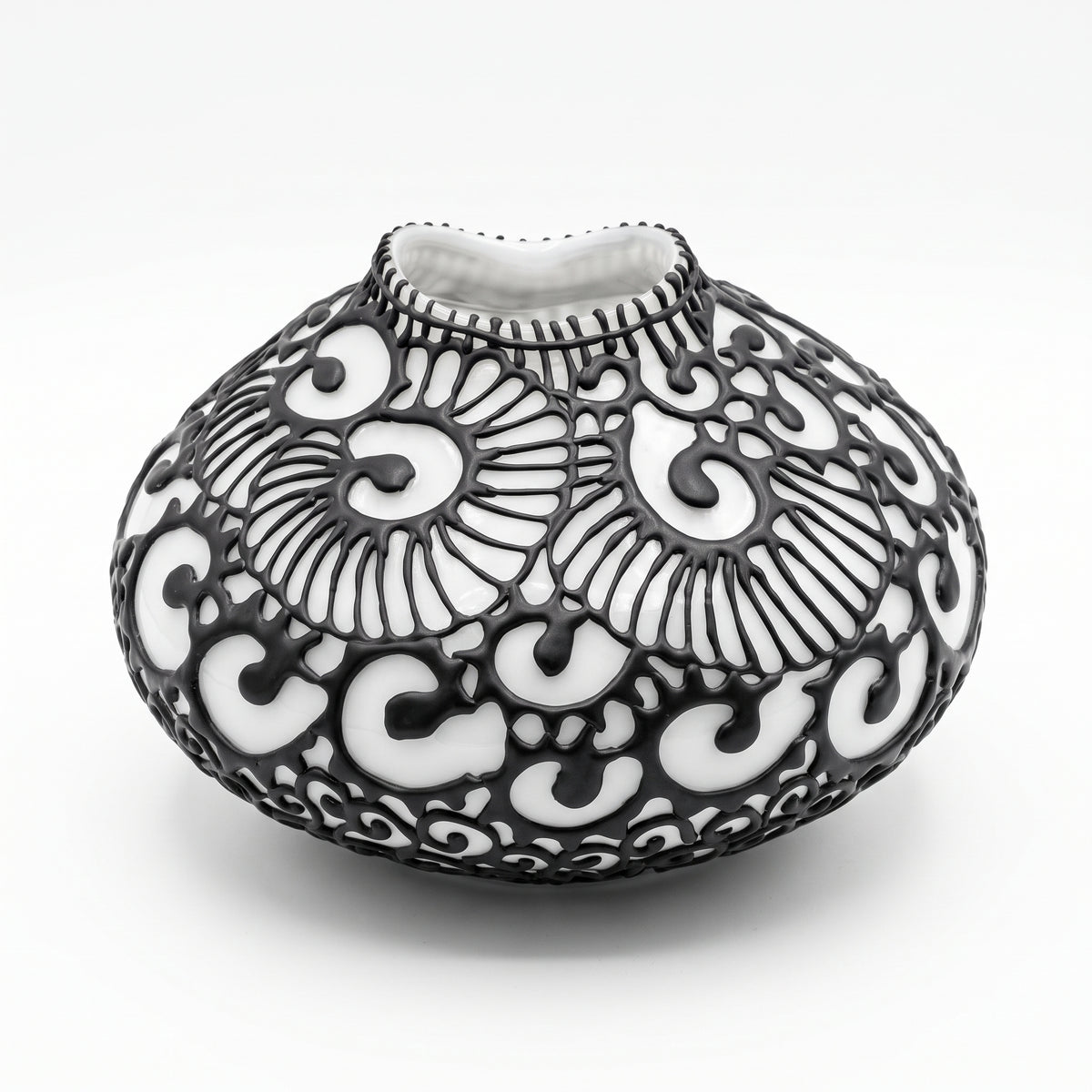 Vaso Bianco Satinato Pizzo Nero In Silicone Edg
