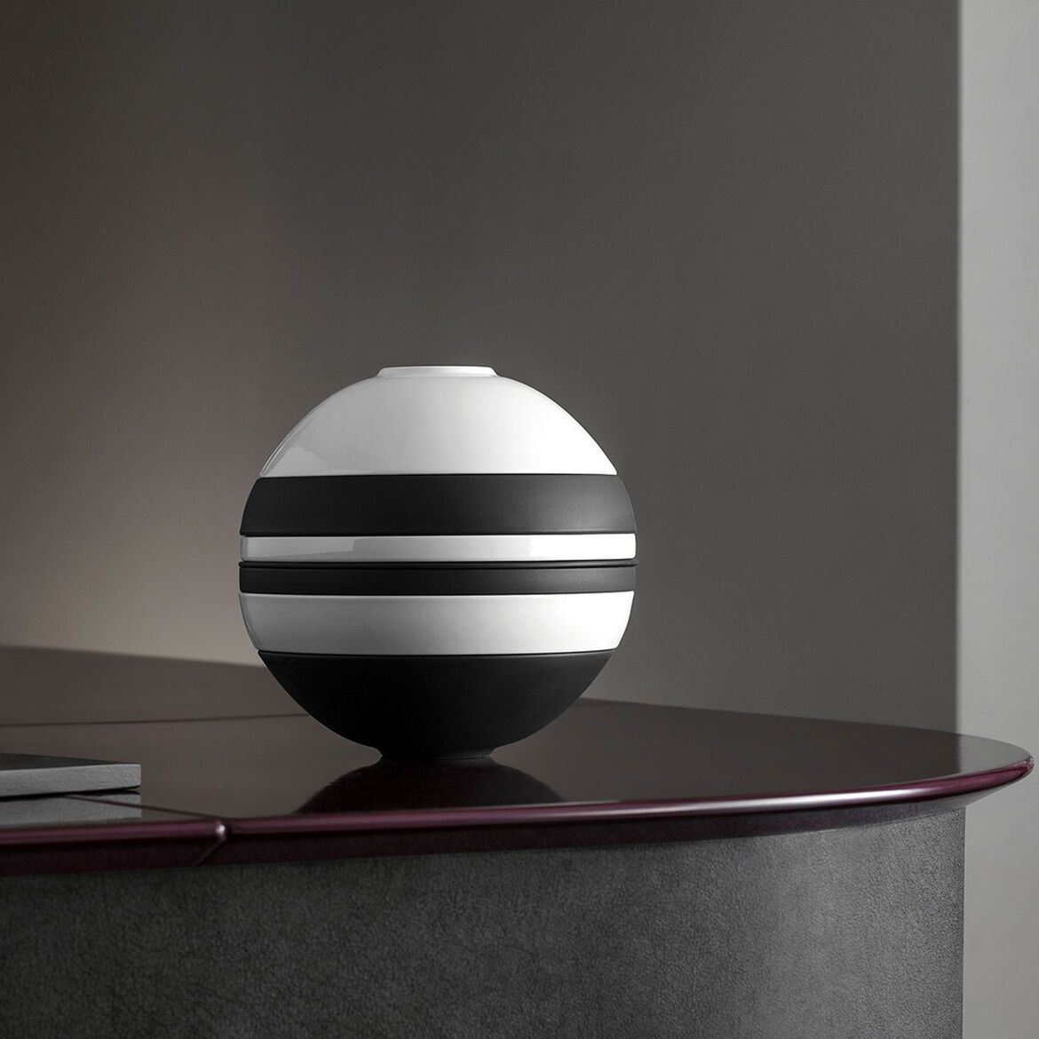 Iconic La Boule black & white Dinner set Villeroy E Boch