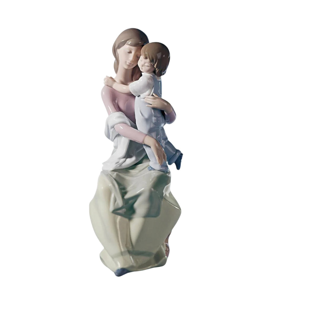 In Braccio Alla Mamma Statuetta Lladro'